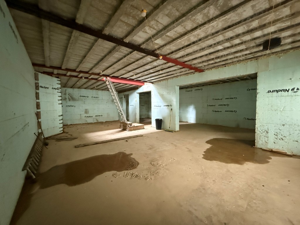 Lot: 52 - DETACHED HOUSE FOR COMPLETION - Internal image 1